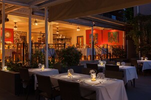 Breakfast, lunch, dinner served; Italian cuisine, beach views 