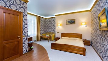 Standard Double Room | Premium bedding, minibar, in-room safe, desk