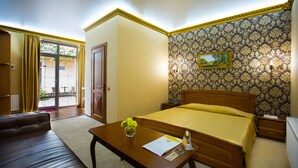 Superior Double Room, 1 Bedroom, Kitchen, Ground Floor | Premium bedding, minibar, in-room safe, desk - Apart Hotel Clumba (Odesa)