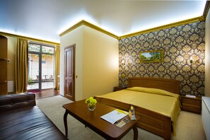 Superior Double Room, 1 Bedroom, Kitchen, Ground Floor | Premium bedding, minibar, in-room safe, desk