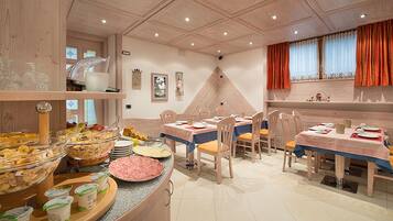 Petit déjeuner buffet compris tous les jours