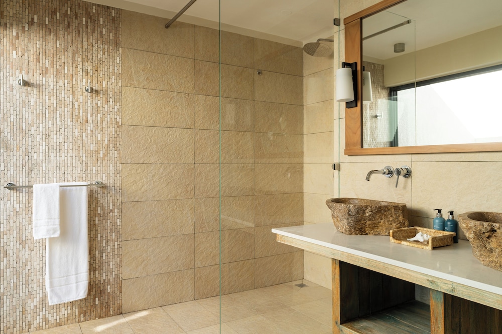 Constance Tekoma Rodrigues by null