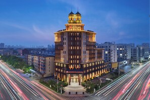 Front of property - Hilton Garden Inn Yingkou Zhanqian (Yingkou)