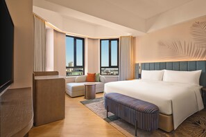 Deluxe Room, 1 King Bed with Sofa bed | Free wired Internet - Hilton Garden Inn Yingkou Zhanqian (Yingkou)