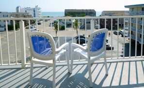 Habitación estándar, 2 camas Queen size, vista al océano (No pets allowed) | Vista desde la habitación