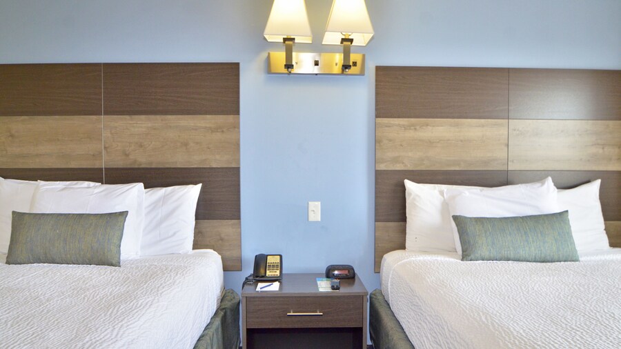 Coastal Palms Inn & Suites