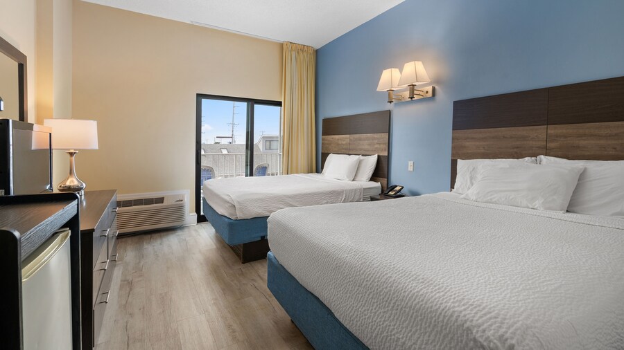 Coastal Palms Inn & Suites