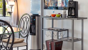 A modern kitchen with a water dispenser, coffee maker, and a cart with storage. - Notebook Miami Beach (Miami Beach)