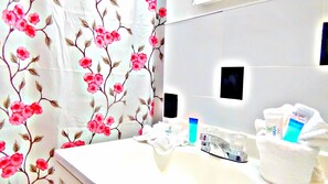 KING ROOM | Bathroom