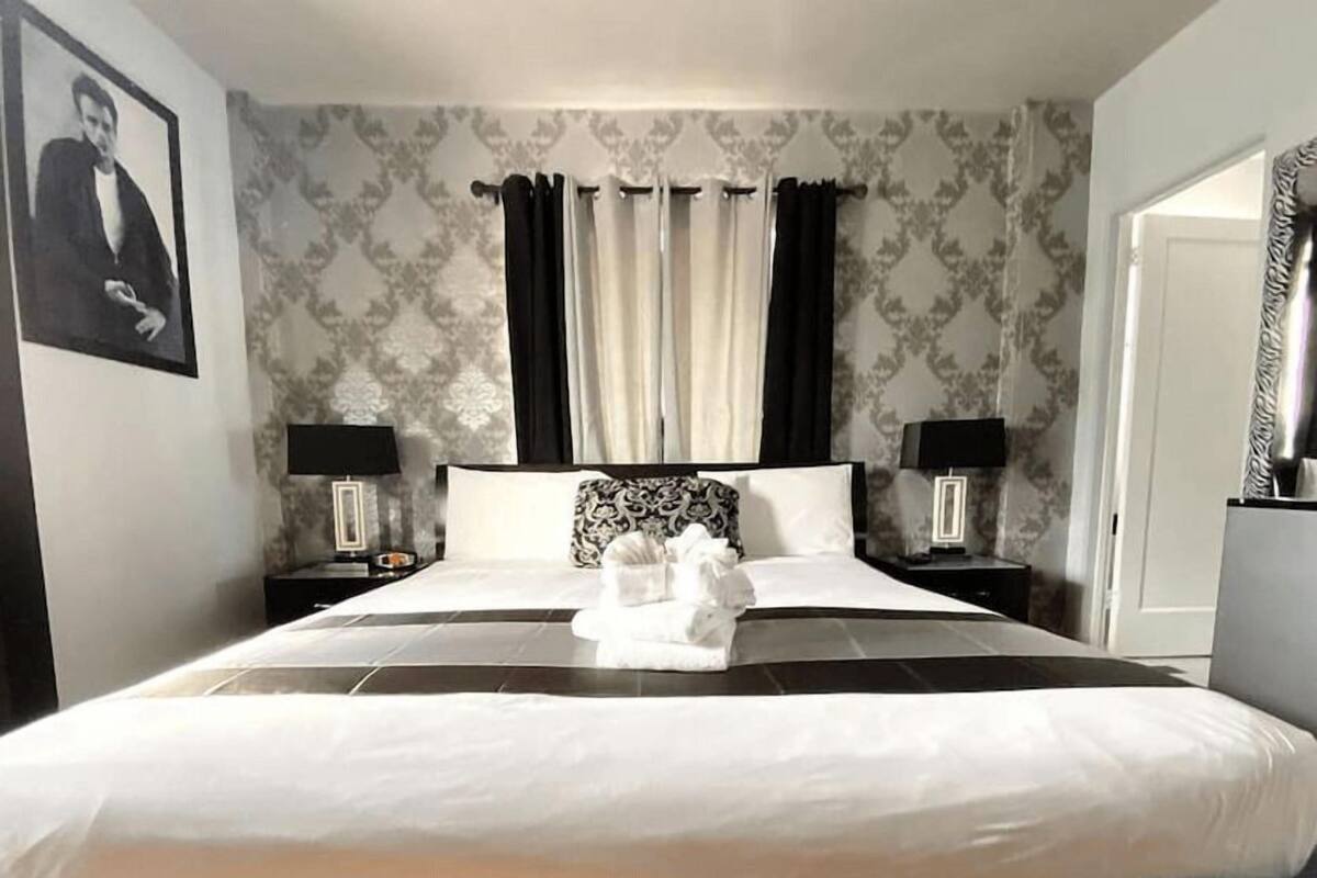 Ropa de cama de alta calidad y cortinas blackout