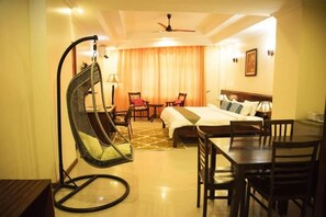 Family Room | Egyptian cotton sheets, premium bedding, memory foam beds, minibar