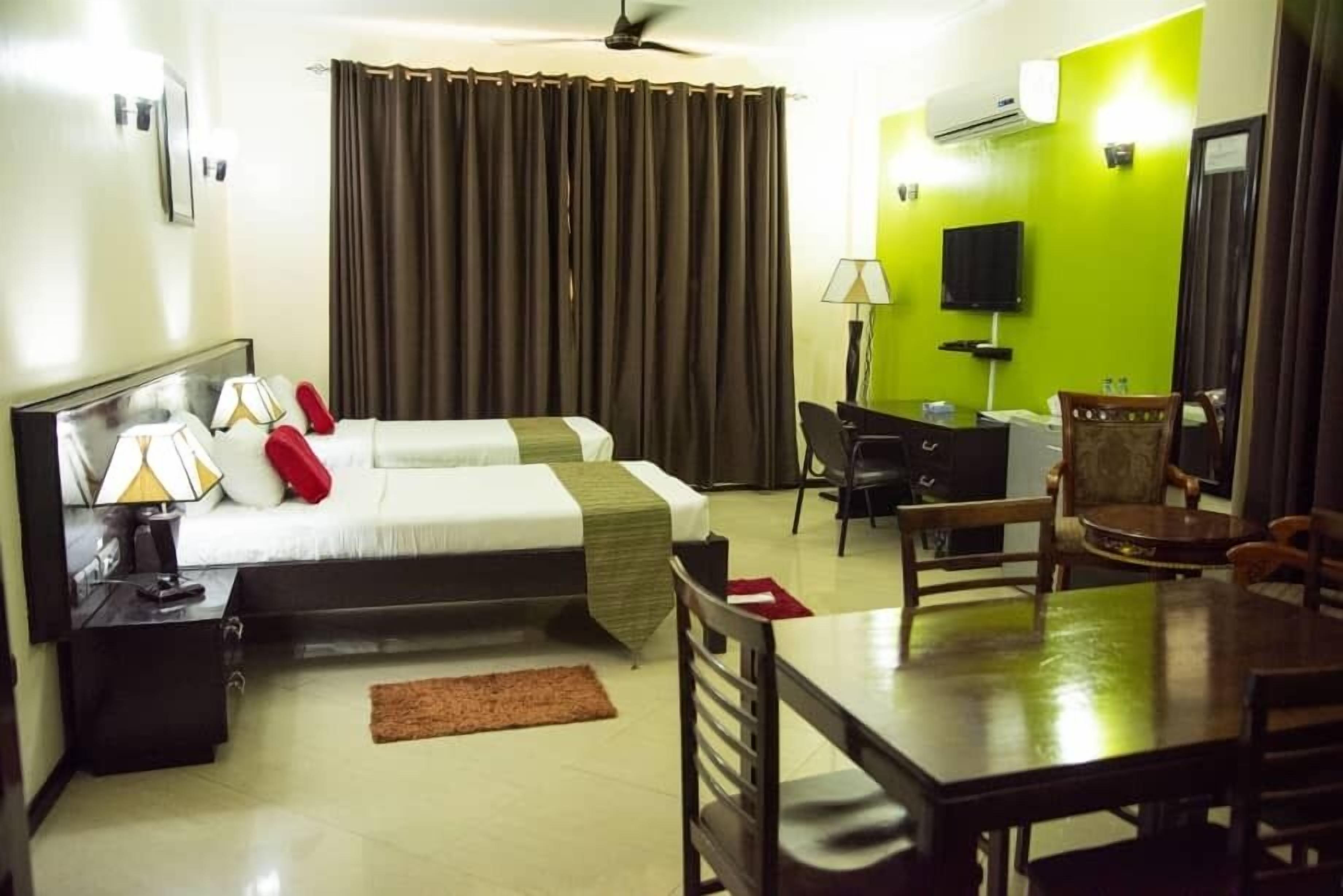 Basic Double or Twin Room | Egyptian cotton sheets, premium bedding, memory foam beds, minibar