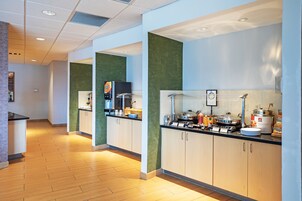 Café da manhã com buffet grátis todos os dias