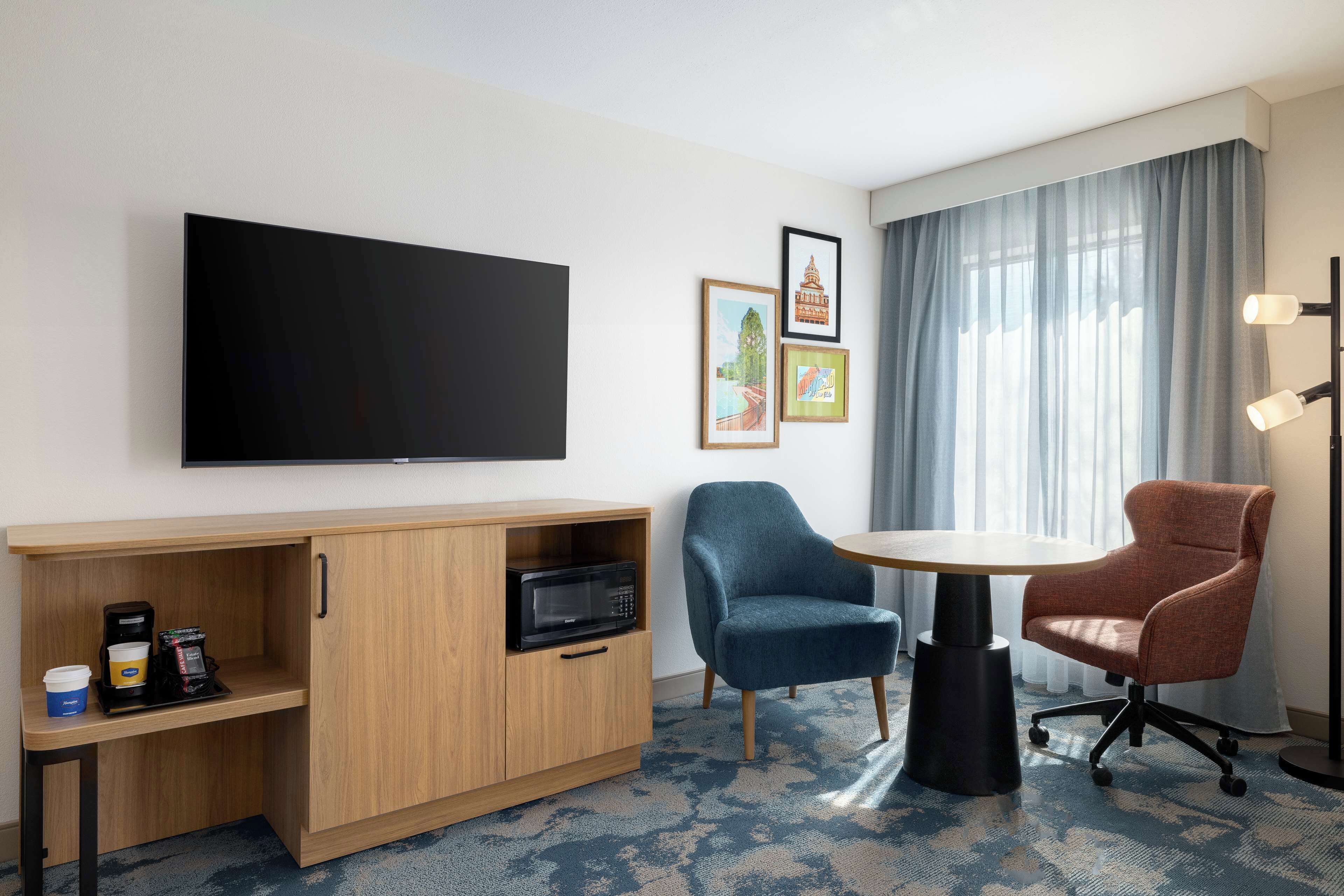 king bed | premium bedding, in-room safe, iron/ironing board, rollaway beds