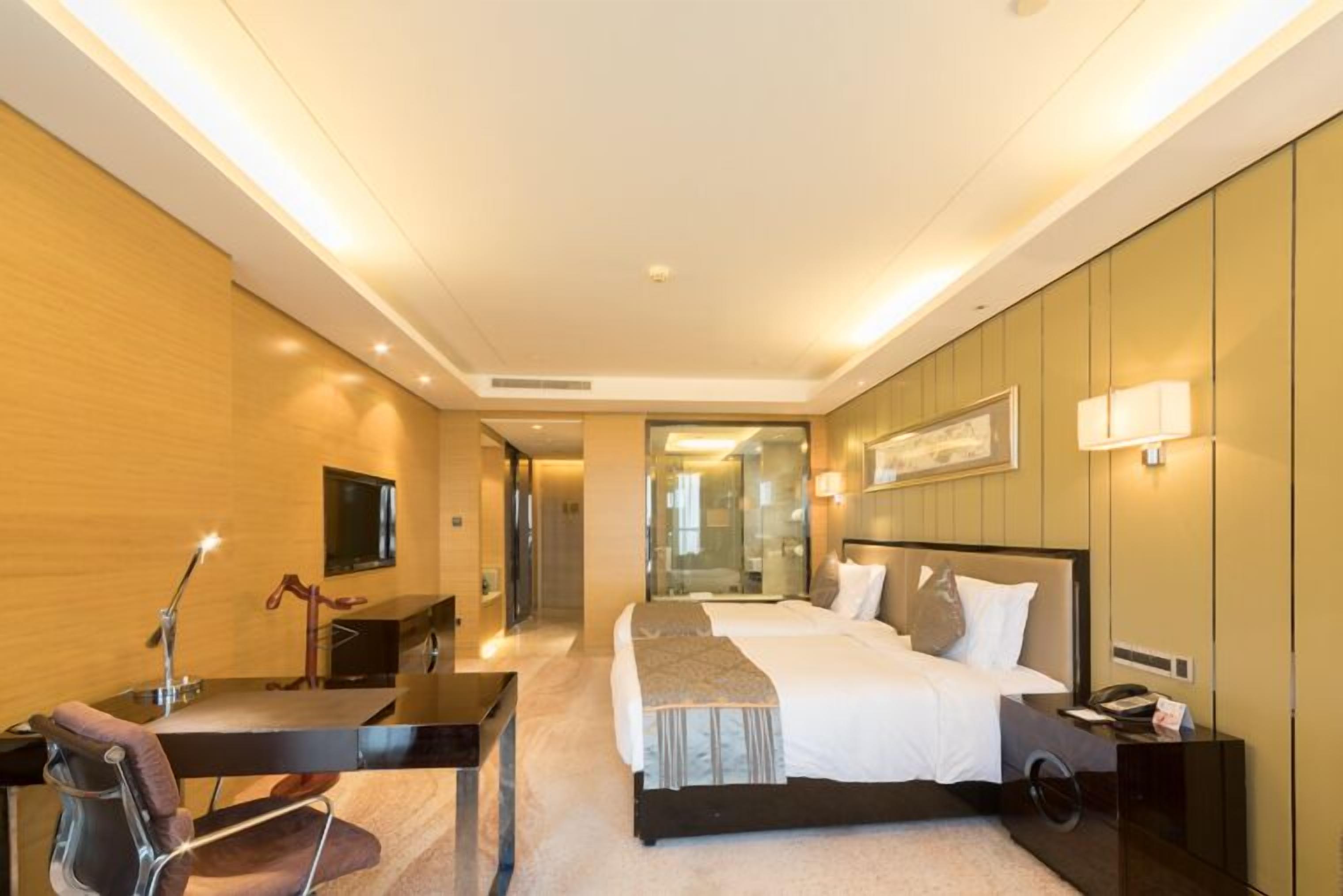 superior twin room, 2 single beds | 1 bedroom, minibar, in-room safe, desk