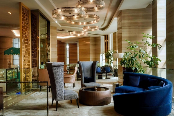 2 間餐廳,供應早餐、午餐和晚餐,國際料理