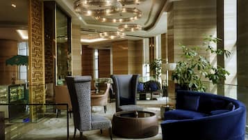 2 間餐廳;供應早餐、午餐、晚餐;多國菜