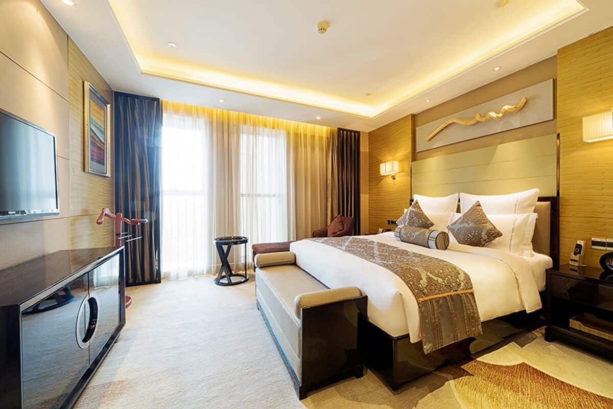 Minibar, caja fuerte, escritorio y cortinas opacas