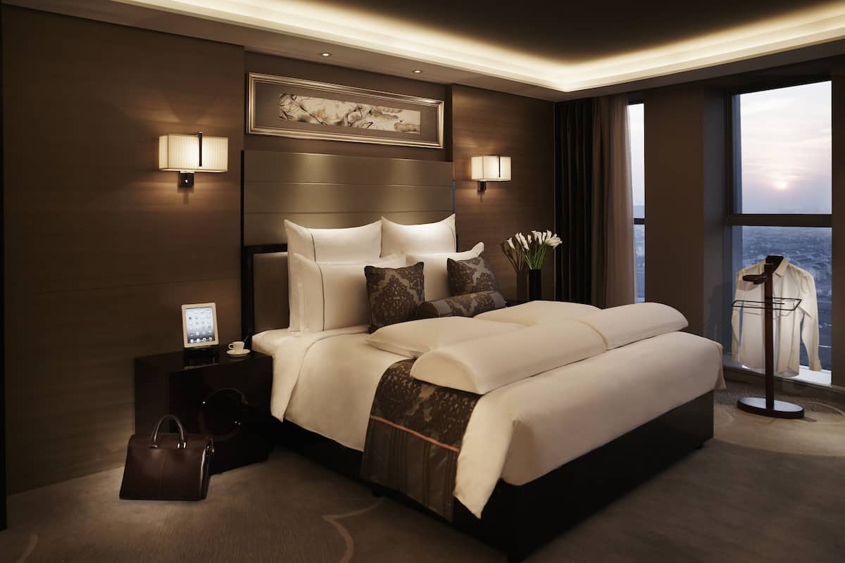 superior room, 1 king bed | 1 bedroom, minibar, in-room safe, desk