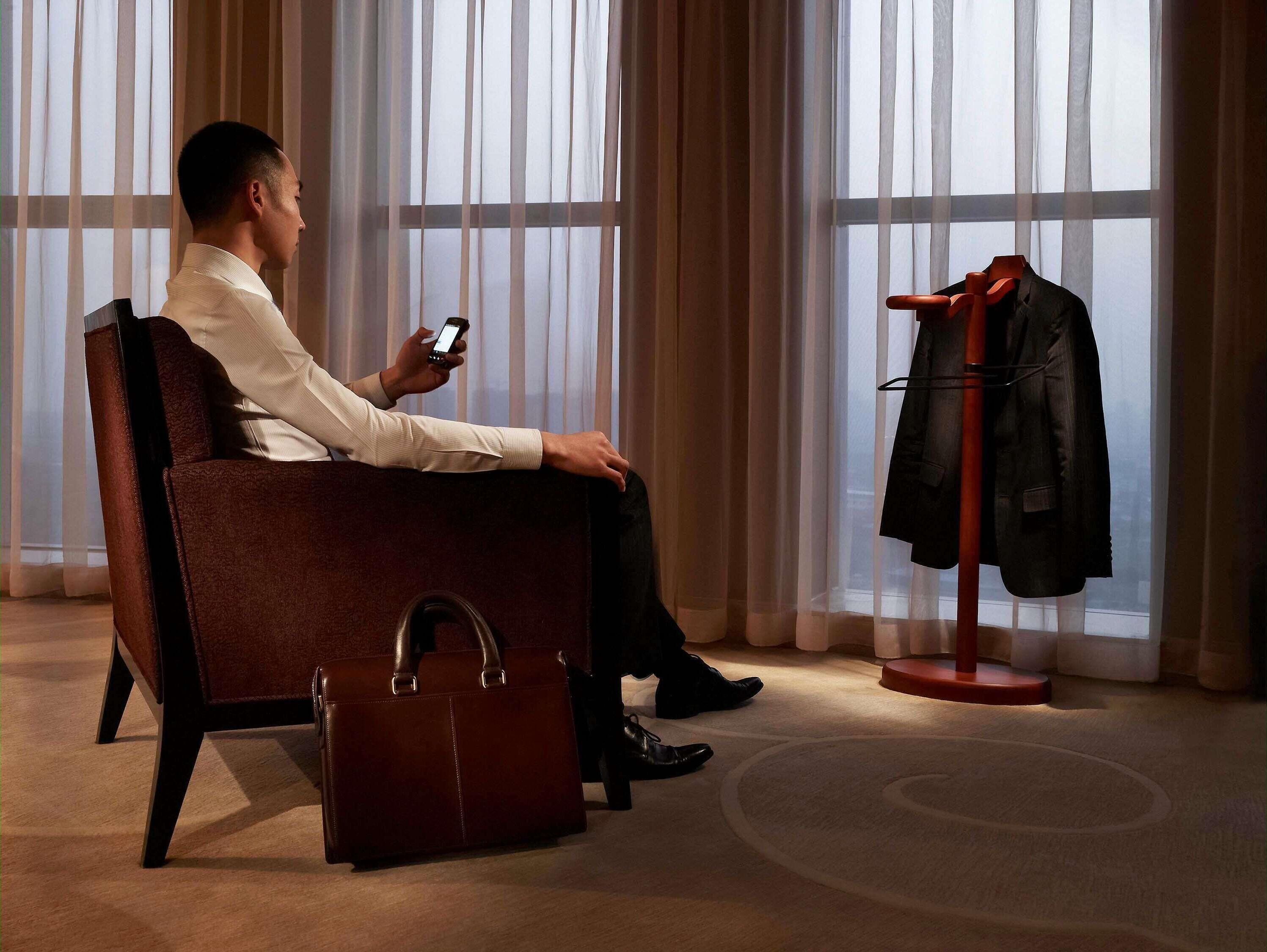 Executive Room, 1 King Bed | Minibar, in-room safe, desk, blackout drapes