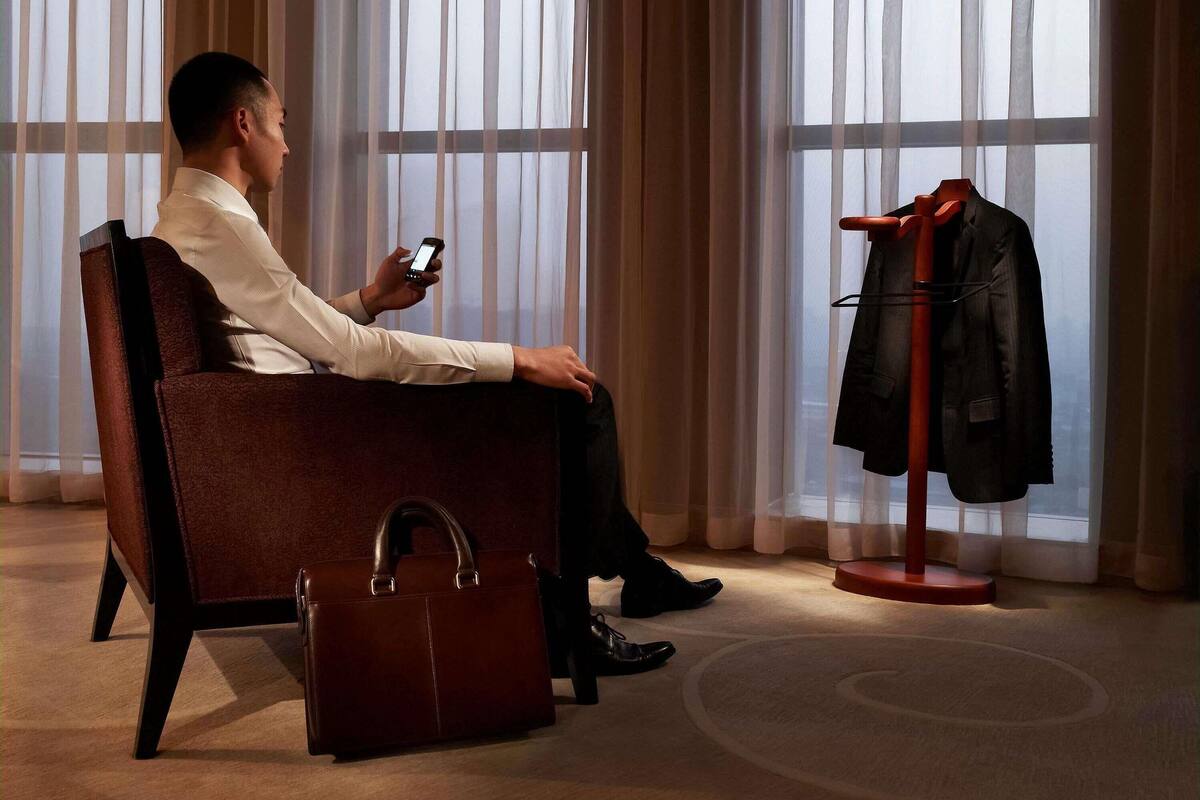 Executive Room, 1 King Bed | Minibar, in-room safe, desk, blackout drapes