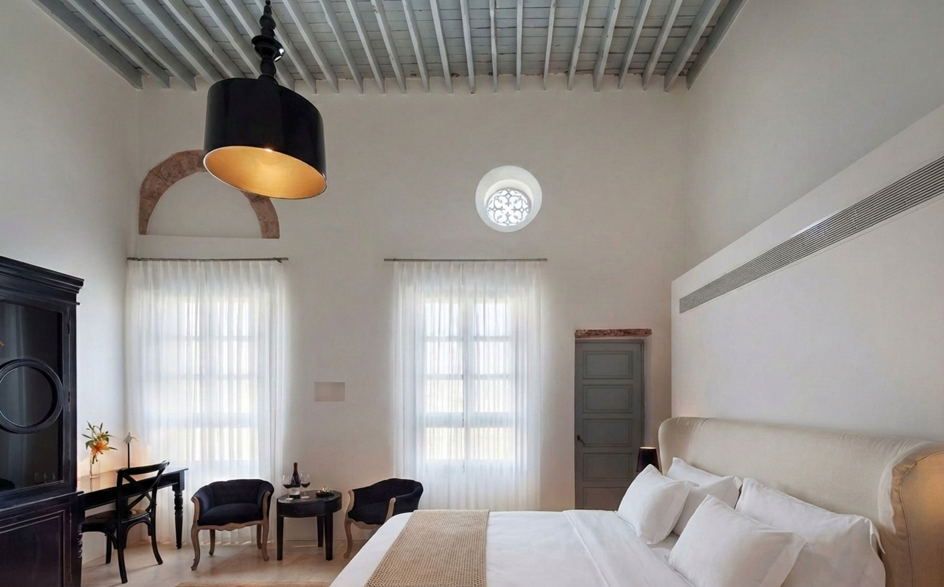 Deluxe Room (Grand) | Egyptian cotton sheets, down comforters, free minibar, in-room safe