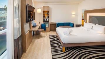 Literie hypoallergénique, coffres-forts dans les chambres, bureau