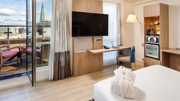 Hypo-allergenic bedding, in-room safe, desk, laptop workspace