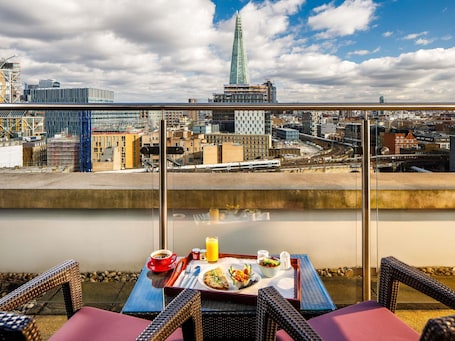 Roupas de cama antialérgicas, cofres nos quartos, escrivaninha. Novotel London Blackfriars