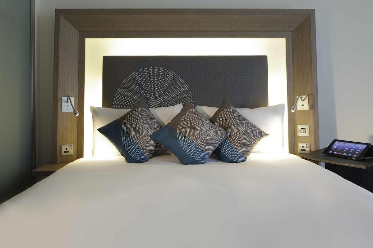 Habitación Premium, 1 cama Queen size (Executive) | Ropa de cama hipoalergénica y caja de seguridad en la habitación