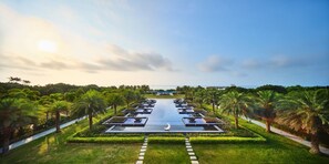 Indoor pool, outdoor pool - Crowne Plaza Hailing Island by IHG (Yangjiang)