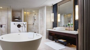 Bathroom - Crowne Plaza Hailing Island by IHG (Yangjiang)