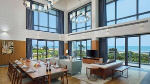 Hypo-allergenic bedding, minibar, in-room safe, desk - Crowne Plaza Hailing Island by IHG (Yangjiang)