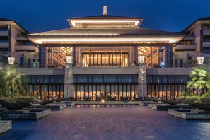 Exterior - Crowne Plaza Hailing Island by IHG (Yangjiang)