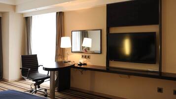 In-room safe, desk, iron/ironing board, free WiFi
