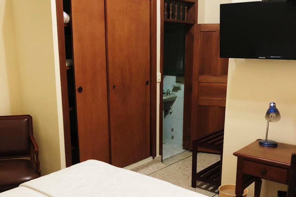 Down duvets, in-room safe, desk, iron/ironing board (on request)
