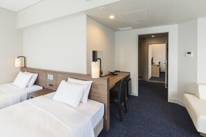 Down comforters, blackout drapes, free WiFi, bed sheets - Sotetsu Fresa Inn Tokyo Toyocho (Tokyo)