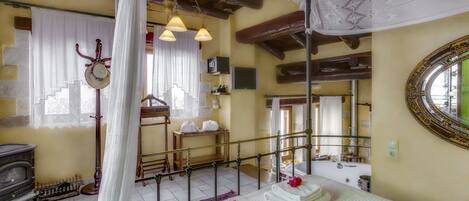 Individually decorated, soundproofing, free WiFi, bed sheets