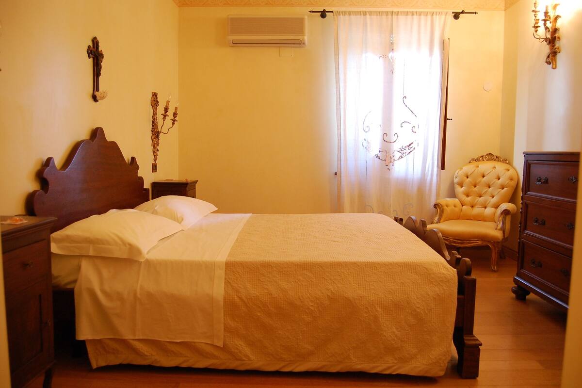 Standard Double Room | 1 bedroom, in-room safe, desk, rollaway beds (surcharge)
