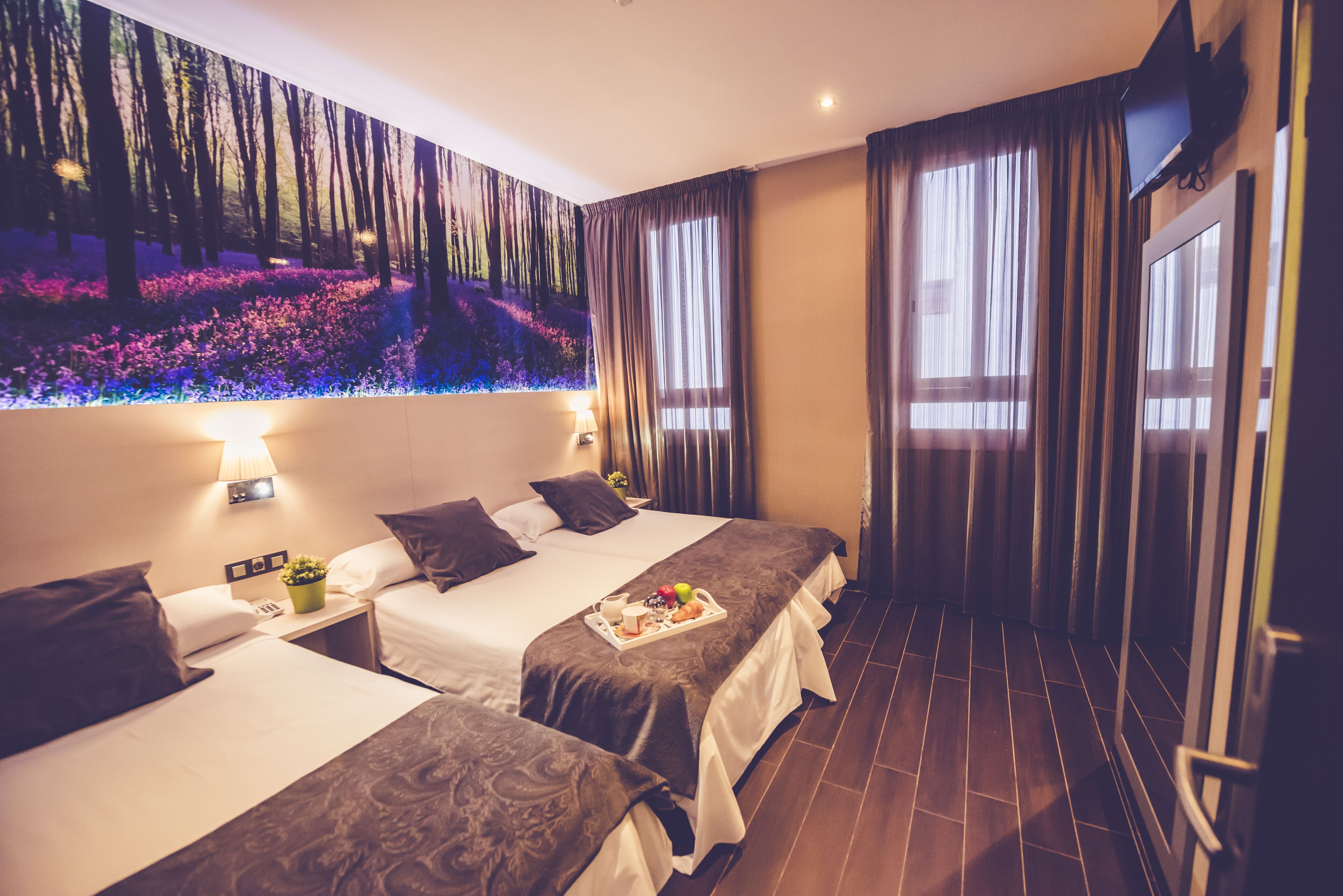 Basic Triple Room, Private Bathroom | In-room safe, iron/ironing board, free WiFi