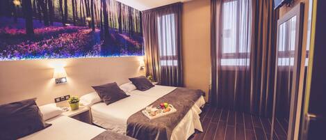 Basic Triple Room, Private Bathroom | In-room safe, iron/ironing board, free WiFi