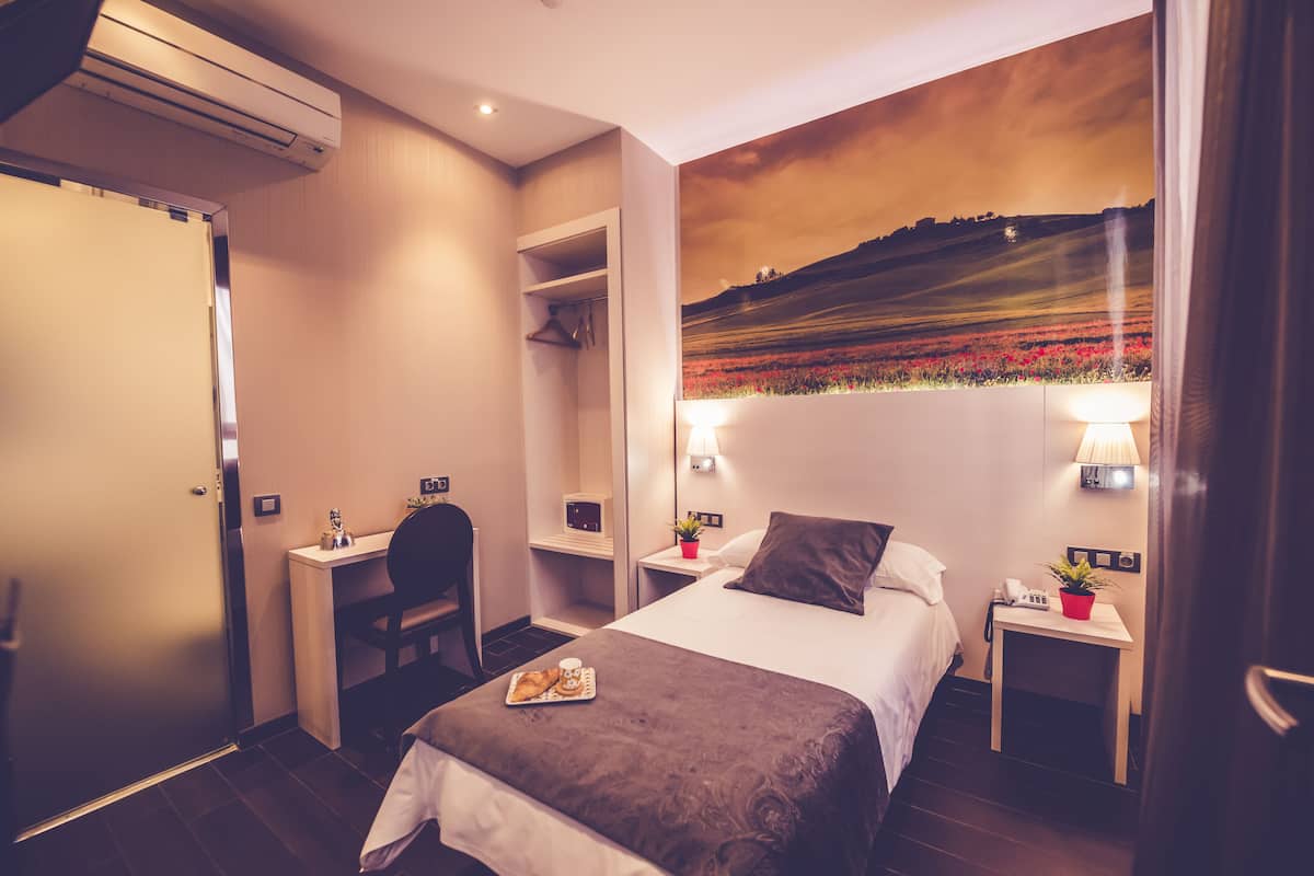 In-room safe, iron/ironing board, free WiFi