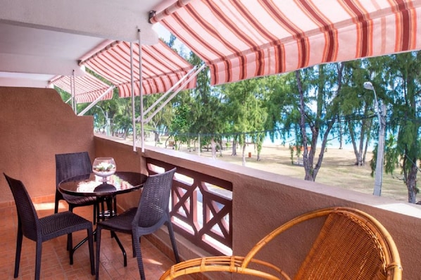 Comfort-studiosuite - flere senge - køkken - havudsigt | Terrasse/gårdhave