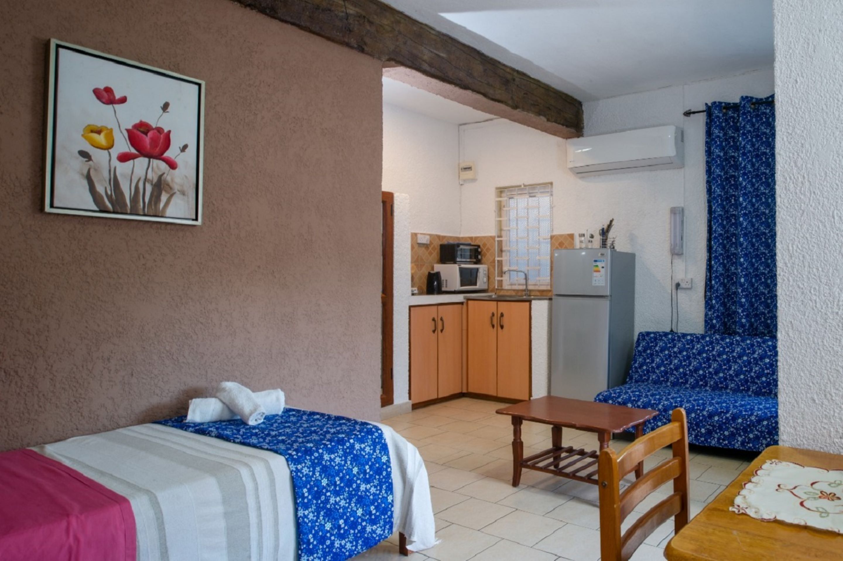 triple room, kitchenette, garden view | in-room safe, blackout curtains, free wifi, bed sheets