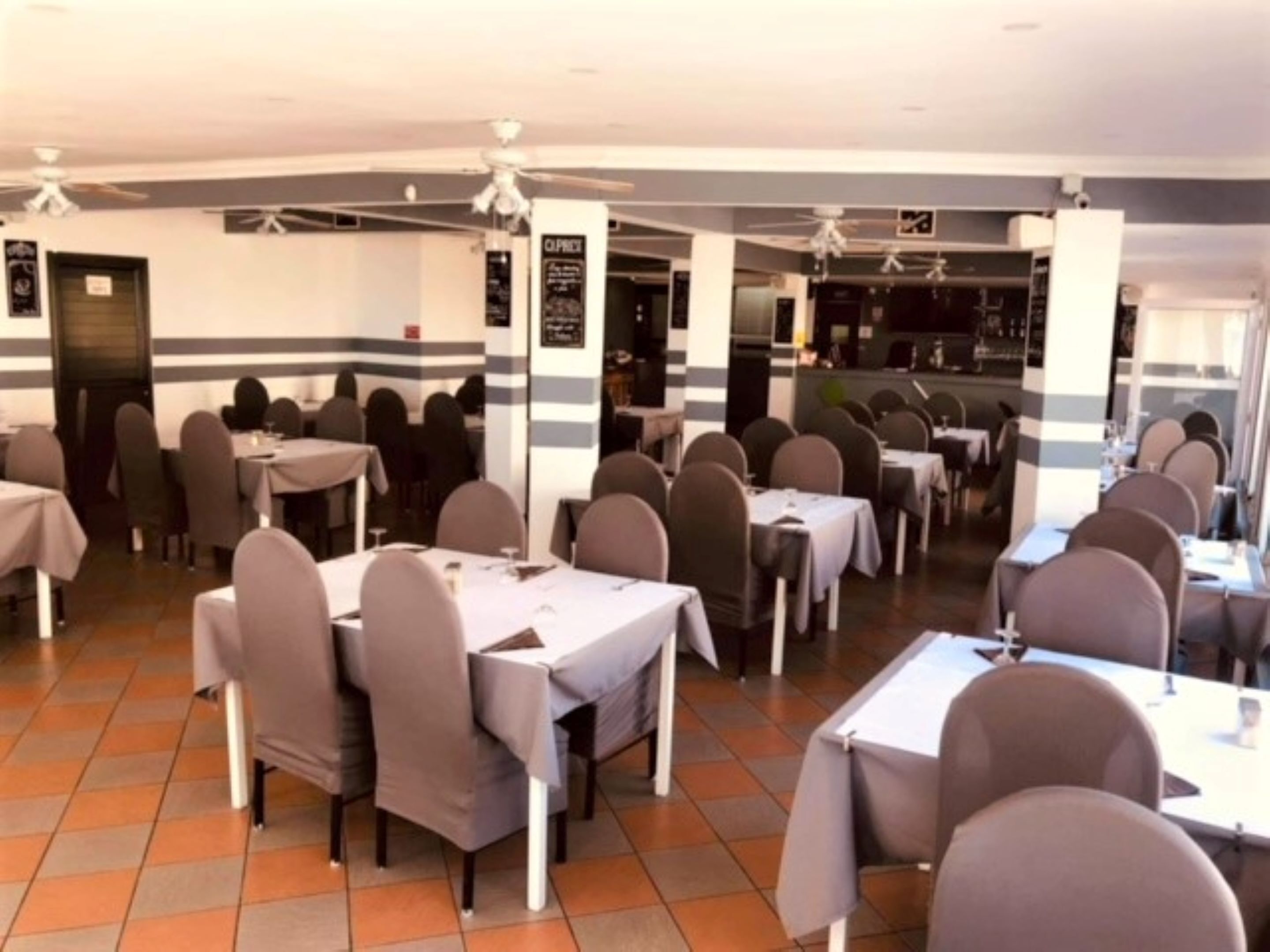 lunch, dinner served; italian cuisine, beach views