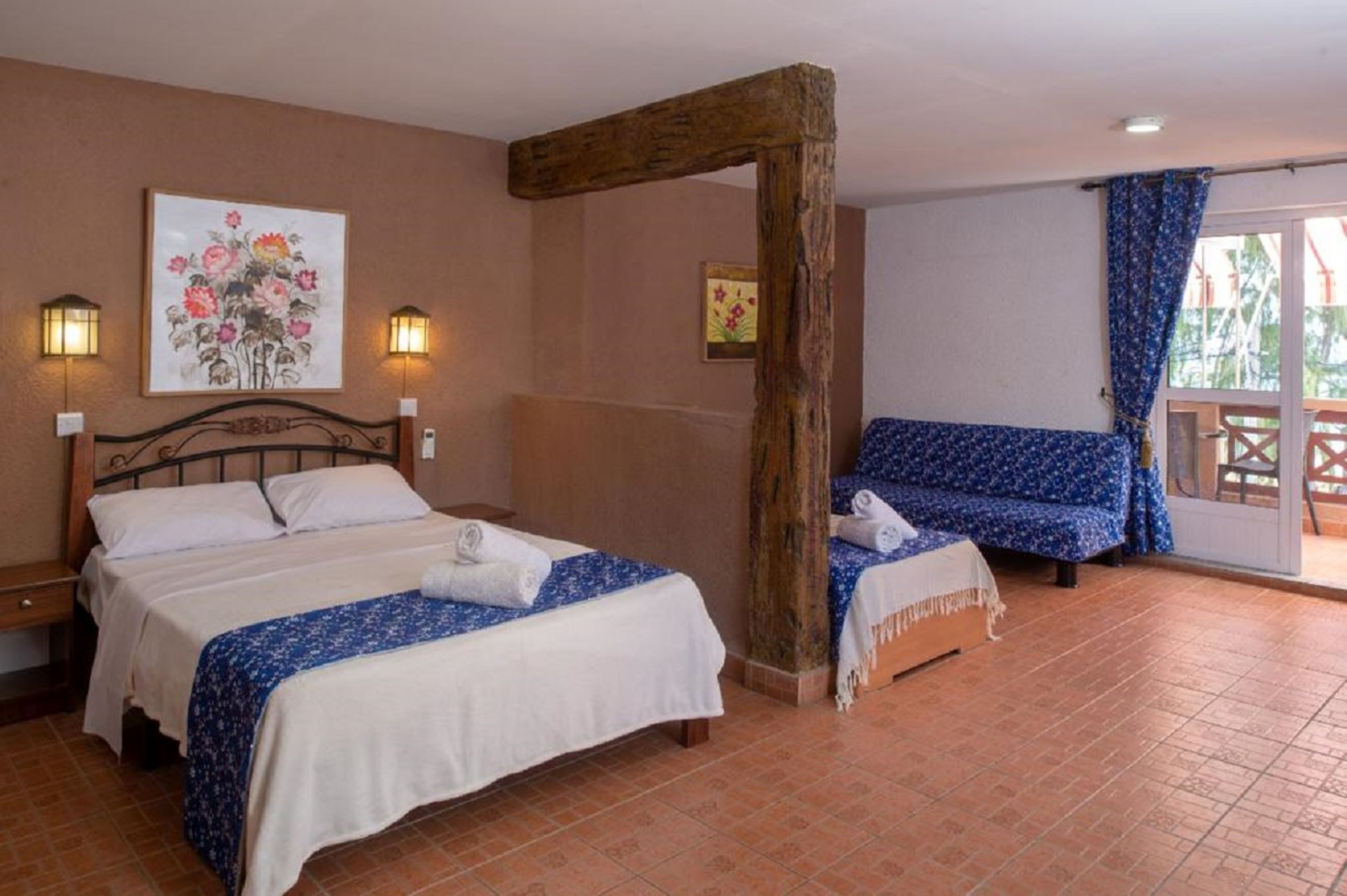 comfort studio suite, multiple beds, kitchen, ocean view | in-room safe, blackout curtains, free wifi, bed sheets