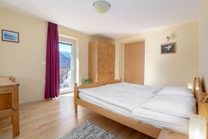 奢華公寓, 2 間臥室, 廚房 | 防敏寢具、遮光窗簾/窗簾、熨斗/熨衫板、免費 Wi-Fi