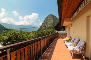 Luxury Apartment, 2 Bedrooms, Kitchen | Terrace/patio