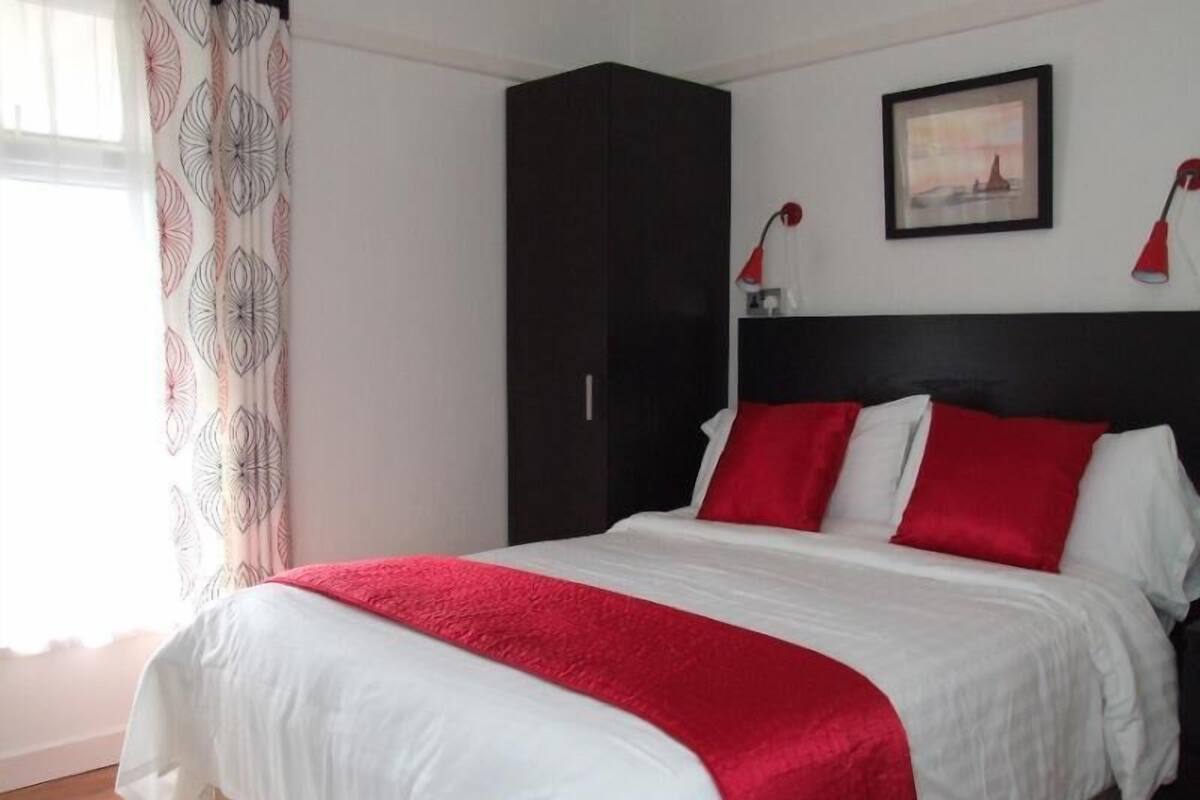 Superior Double Room | Desk, bed sheets