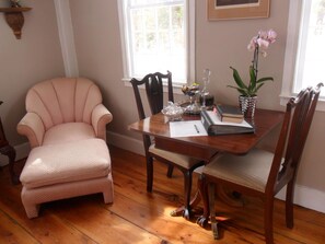 Suite – standard, 2 soverom, ikke-røyk (The Suite) | Blendingsgardiner, strykejern/-brett og wi-fi (inkludert)